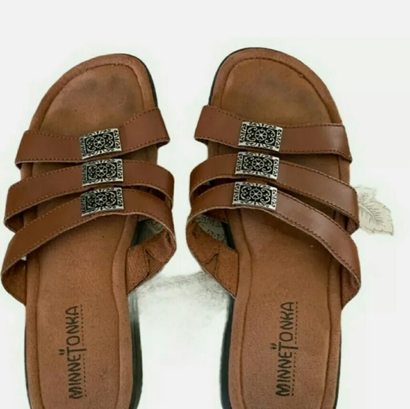 Minnetonka Women's size 7 leather sandal - Picture 5 of 8